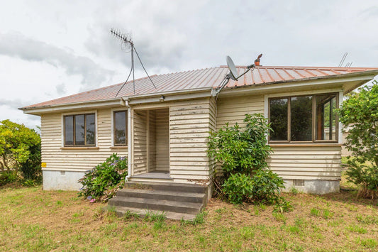 From Faded to Fierce: Our 1950s Home’s Insane Glow-Up with Paint It ColourSmart