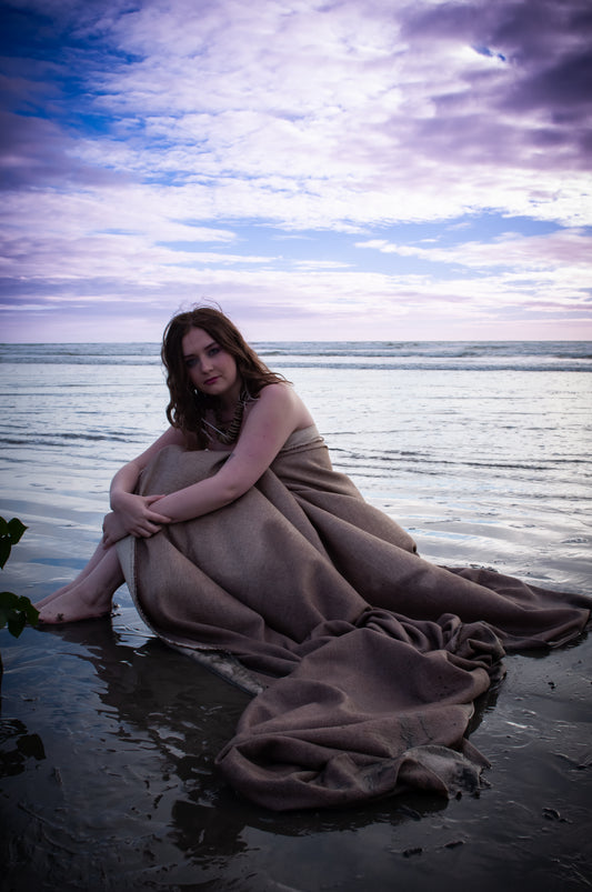 Kyla’s Rose-Covered Sunset: A Wildstyler Photography Photoshoot on the Beach