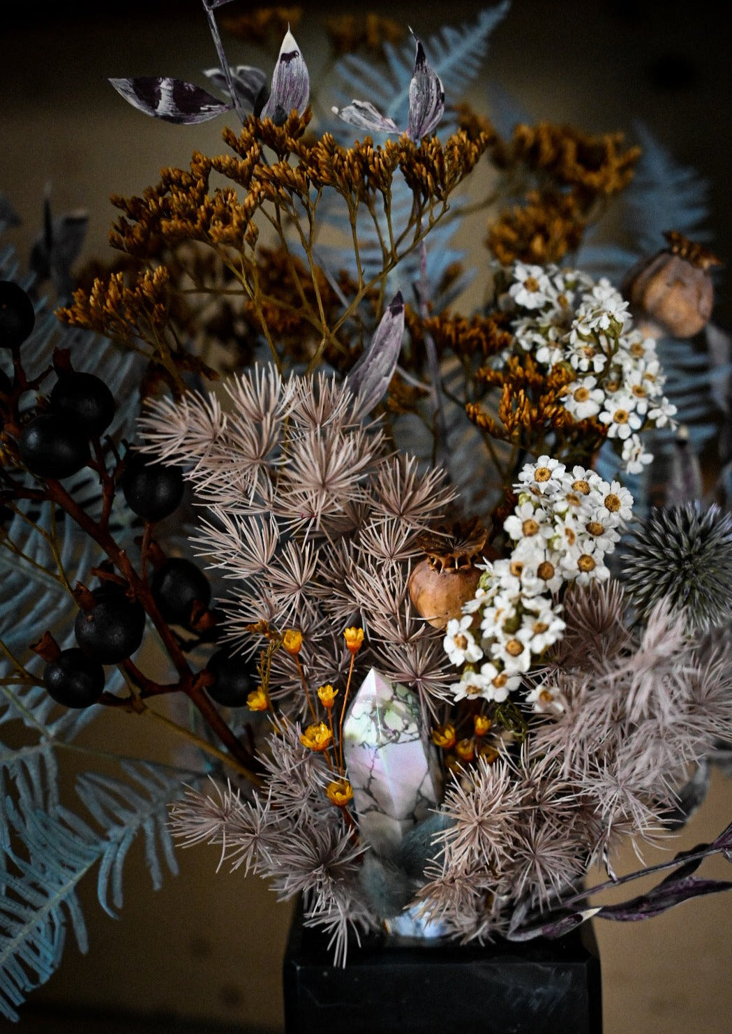 Aura Howlite Dried Floral Arrangement in Black Marble