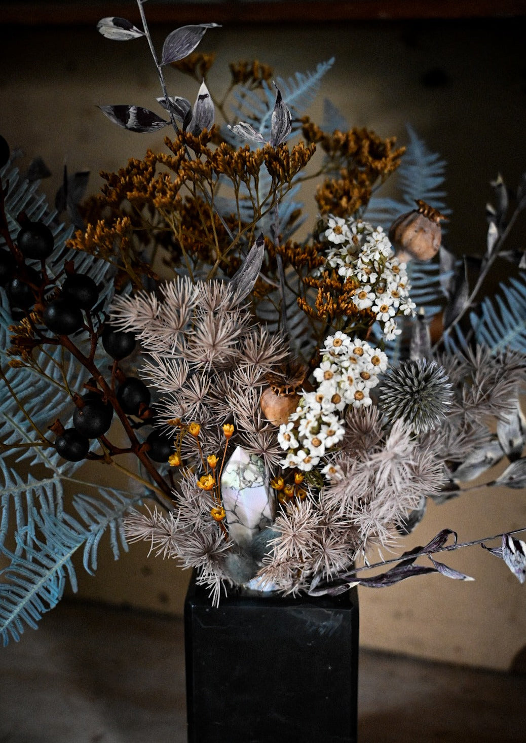 Aura Howlite Dried Floral Arrangement in Black Marble